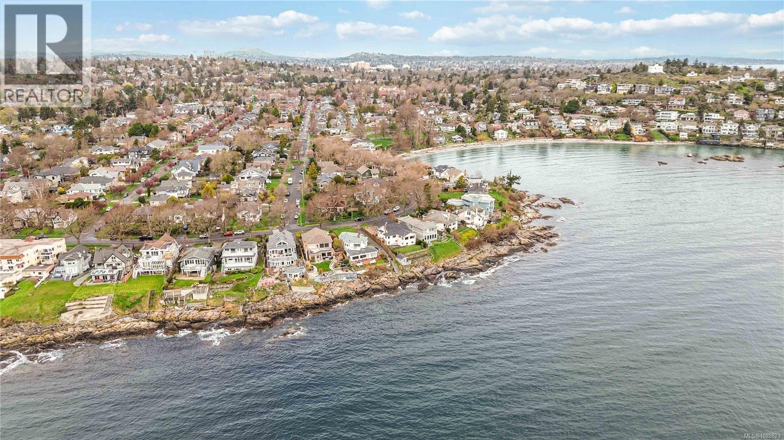  1811 Hollywood Crescent, Victoria