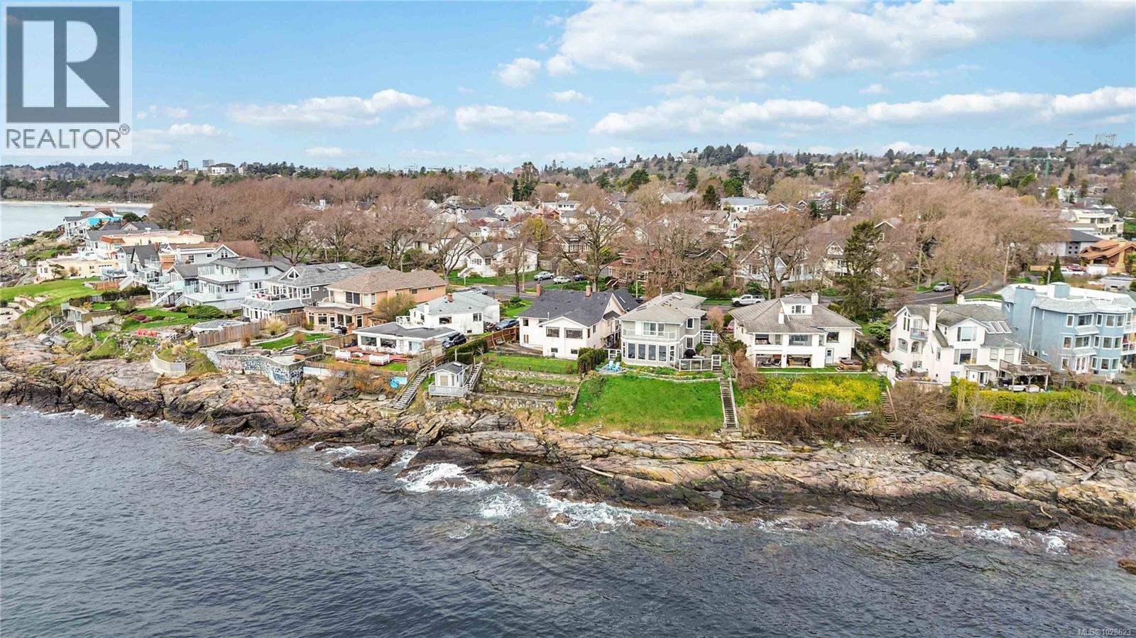  1811 Hollywood Crescent, Victoria