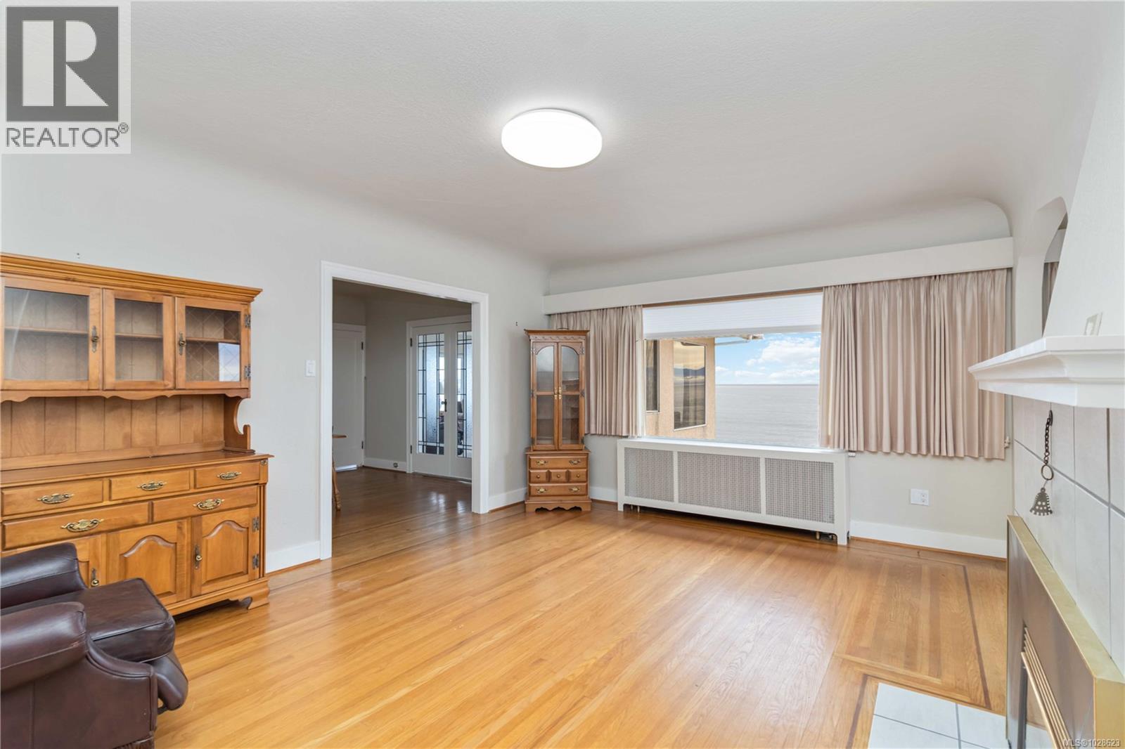  1811 Hollywood Crescent, Victoria