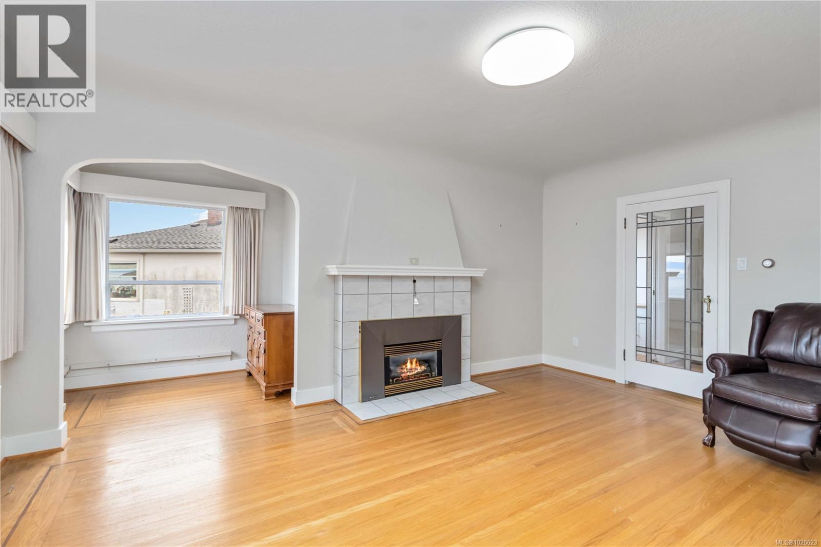  1811 Hollywood Crescent, Victoria