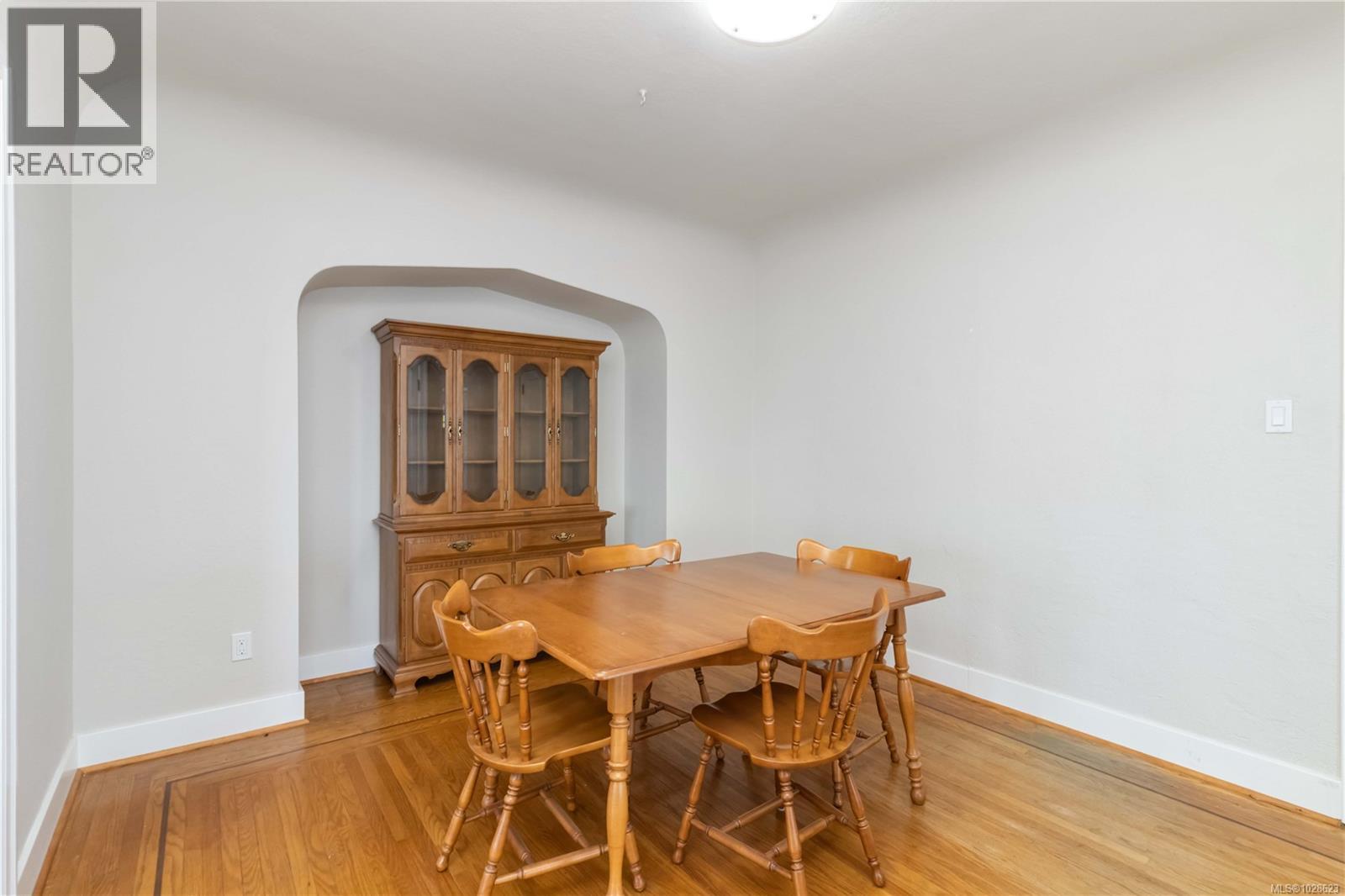  1811 Hollywood Crescent, Victoria