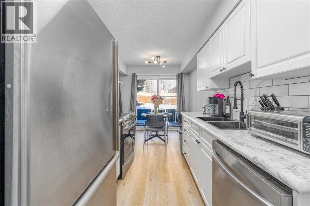 Single Family House for Sale in    Avenue NW Varsity Calgary 