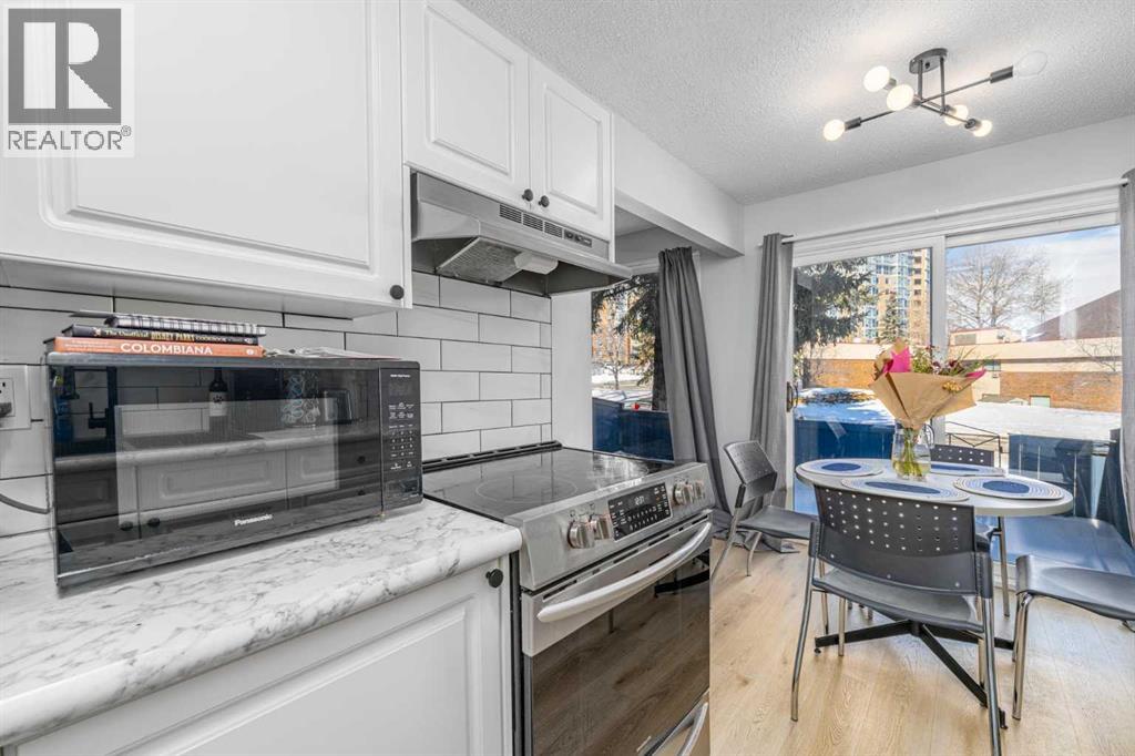 Single Family House for Sale in    Avenue NW Varsity Calgary 