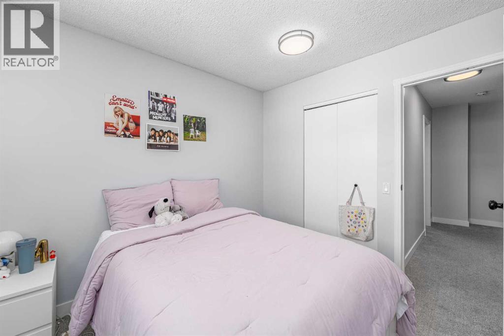 Single Family House for Sale in    Avenue NW Varsity Calgary 