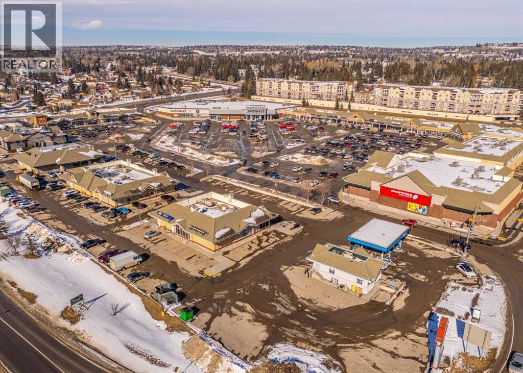 Single Family House for Sale in    Avenue NW Varsity Calgary 