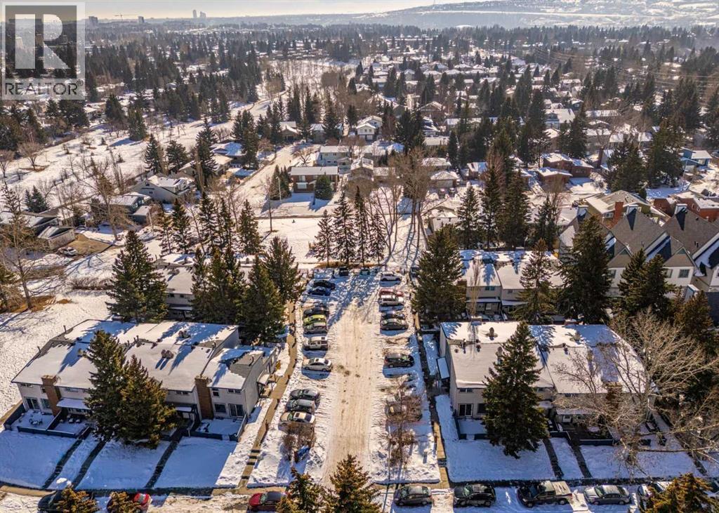 Single Family House for Sale in    Avenue NW Varsity Calgary 