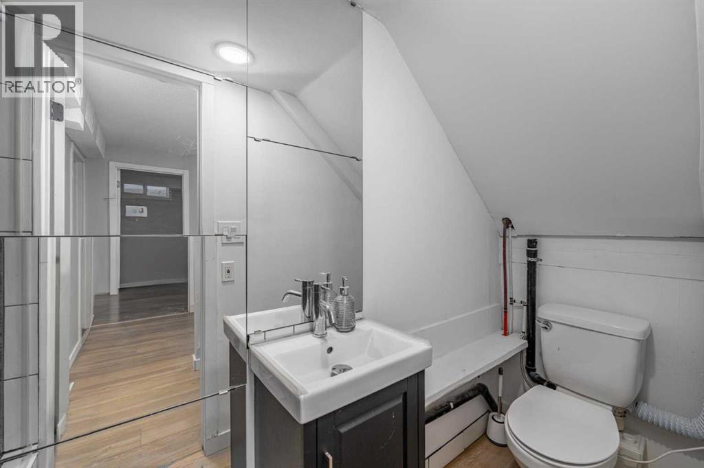 Single Family House for Sale in    Avenue NW Varsity Calgary 