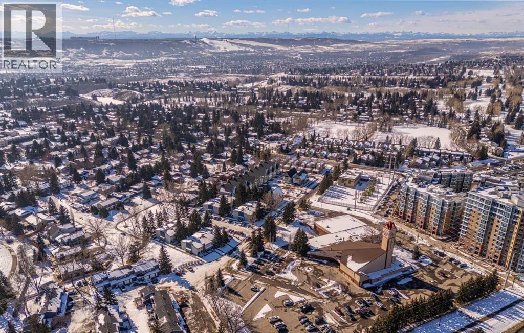 Single Family House for Sale in    Avenue NW Varsity Calgary 