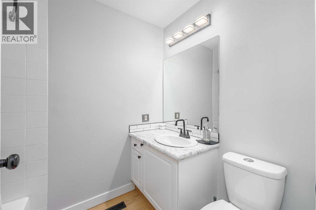 Single Family House for Sale in    Avenue NW Varsity Calgary 