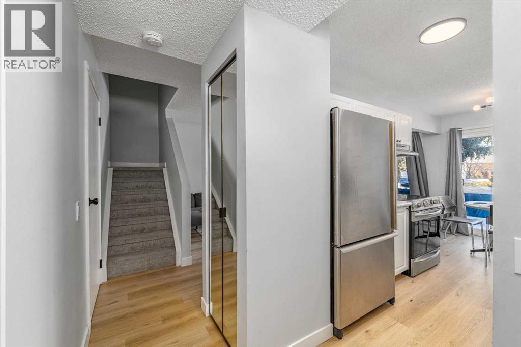 Single Family House for Sale in    Avenue NW Varsity Calgary 