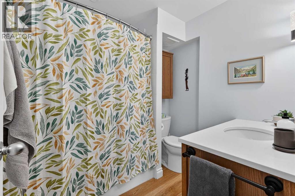 Single Family House for Sale in  Regal Park NE Renfrew Calgary 