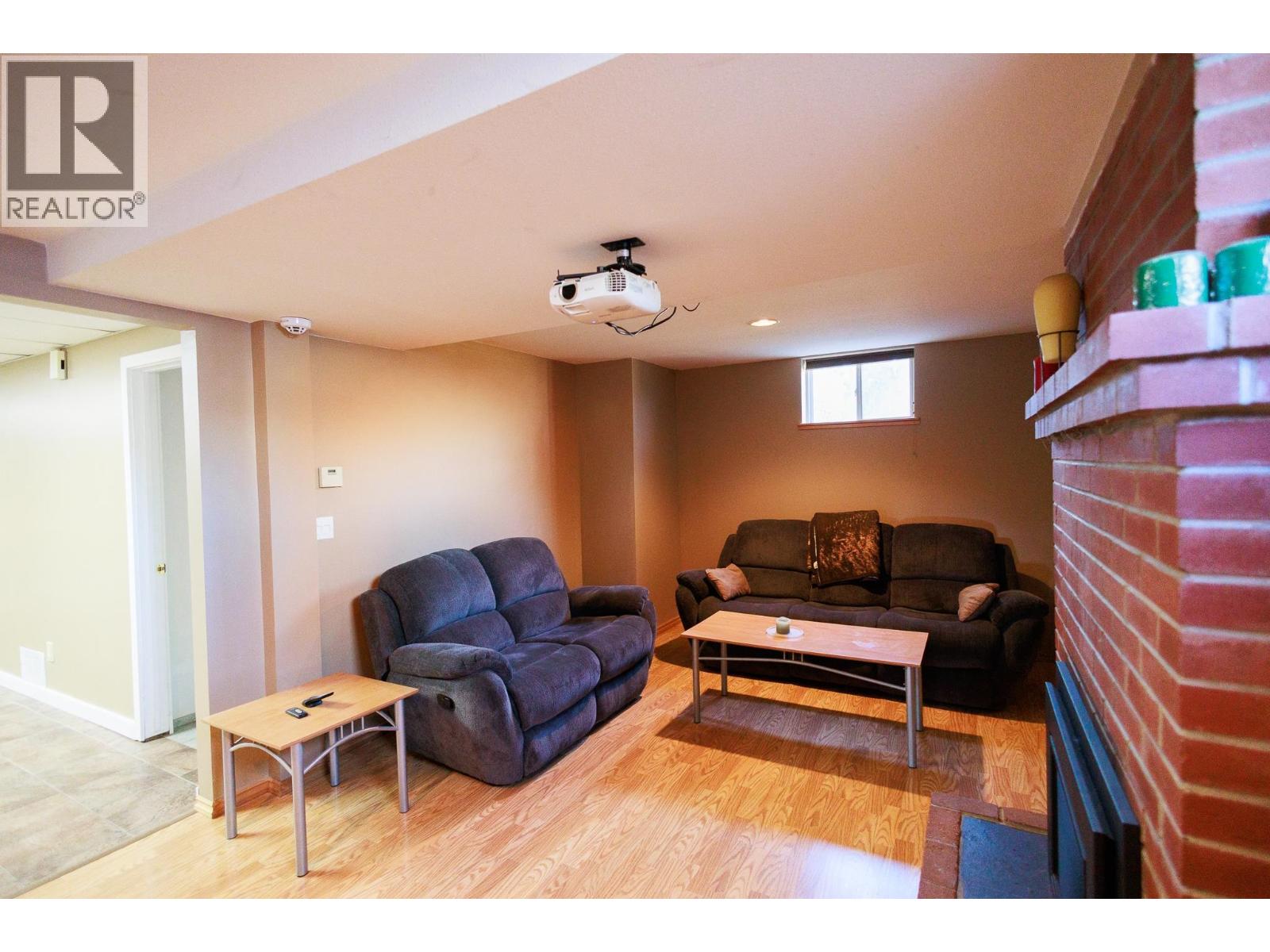 4937 PARK Avenue, Terrace