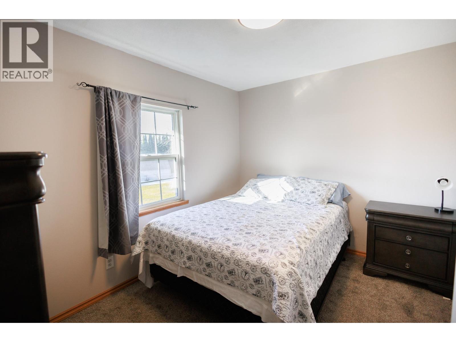 4937 PARK Avenue, Terrace