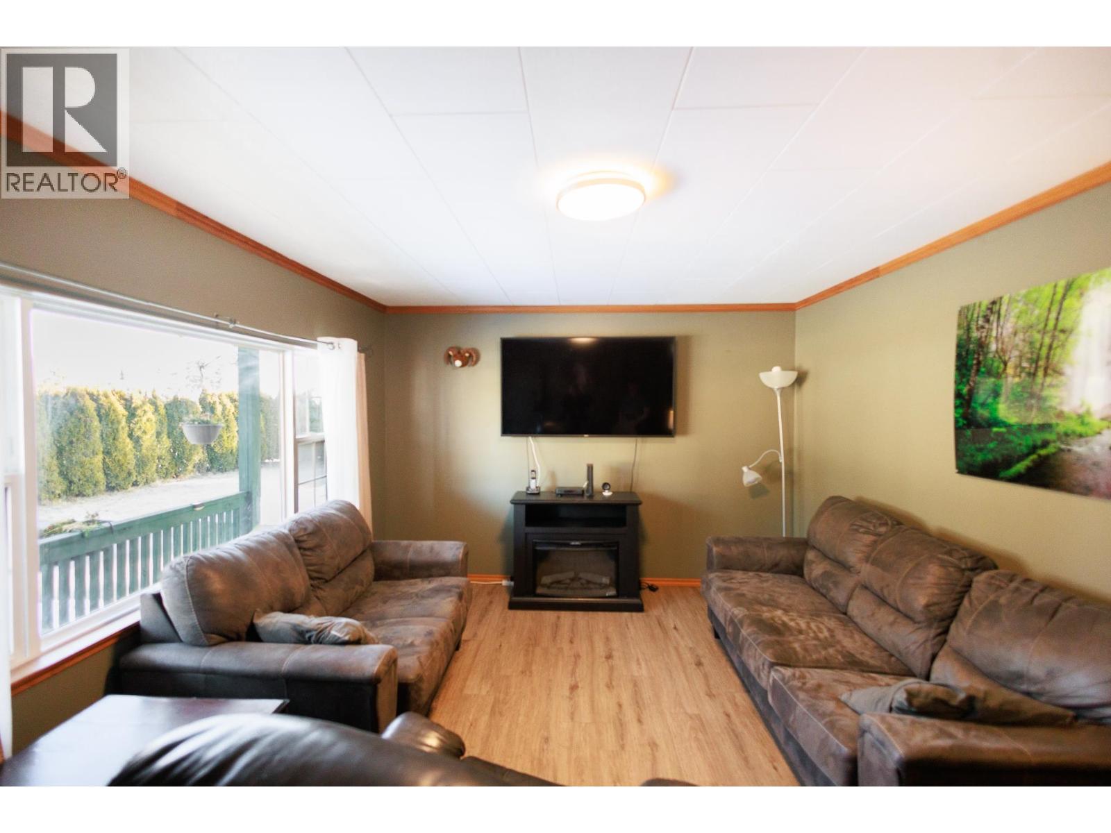 4937 PARK Avenue, Terrace