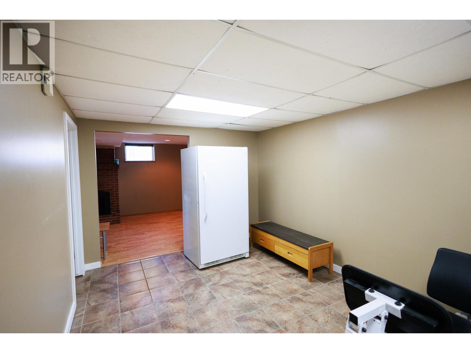 4937 PARK Avenue, Terrace