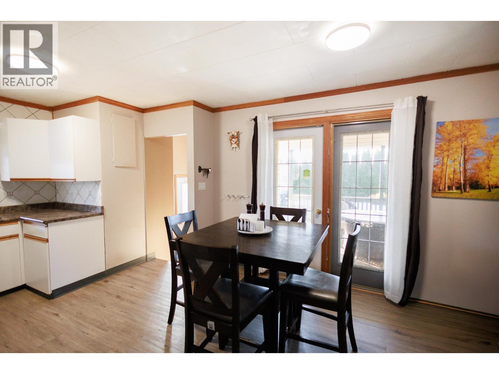 4937 PARK Avenue, Terrace