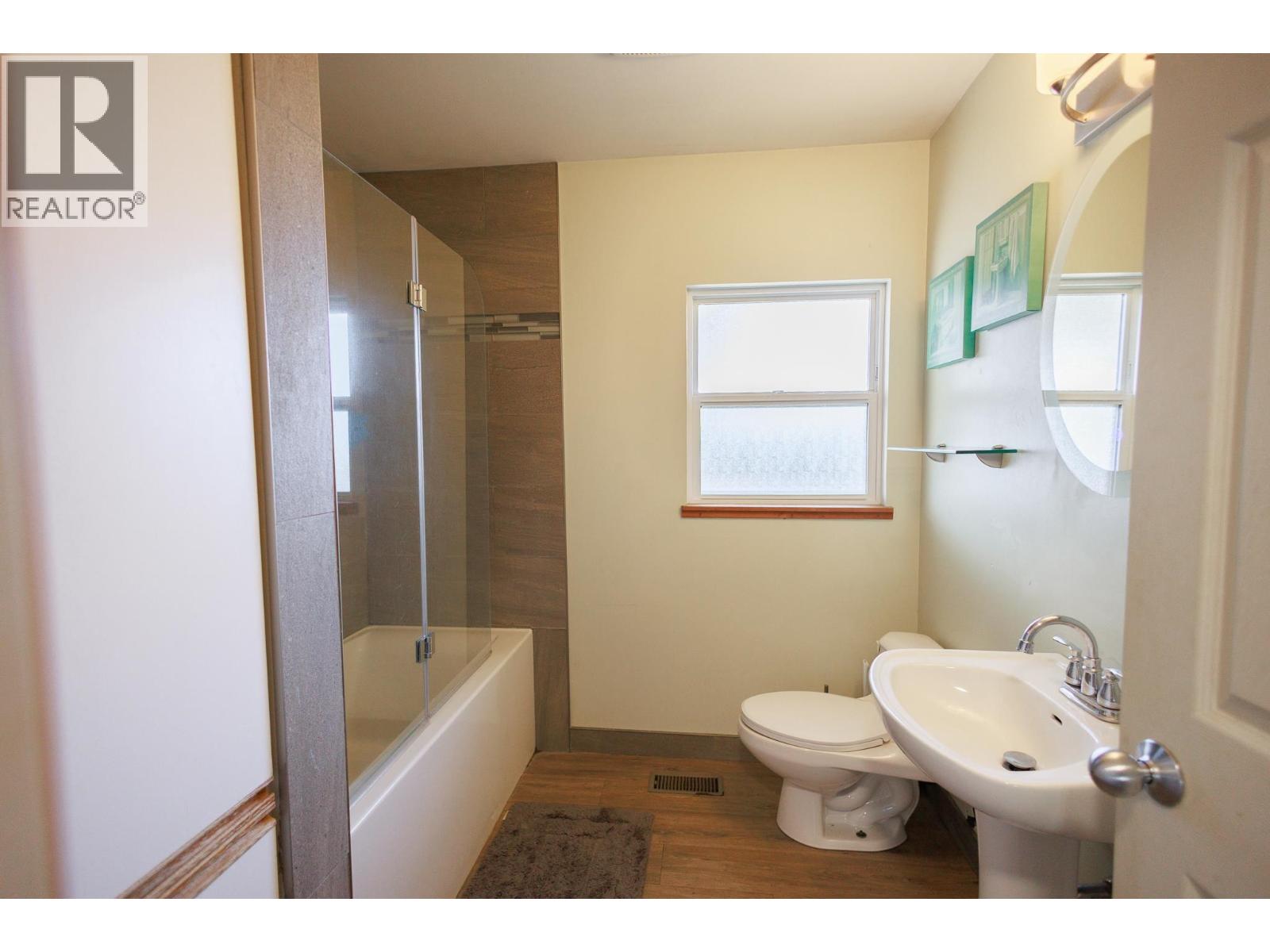 4937 PARK Avenue, Terrace