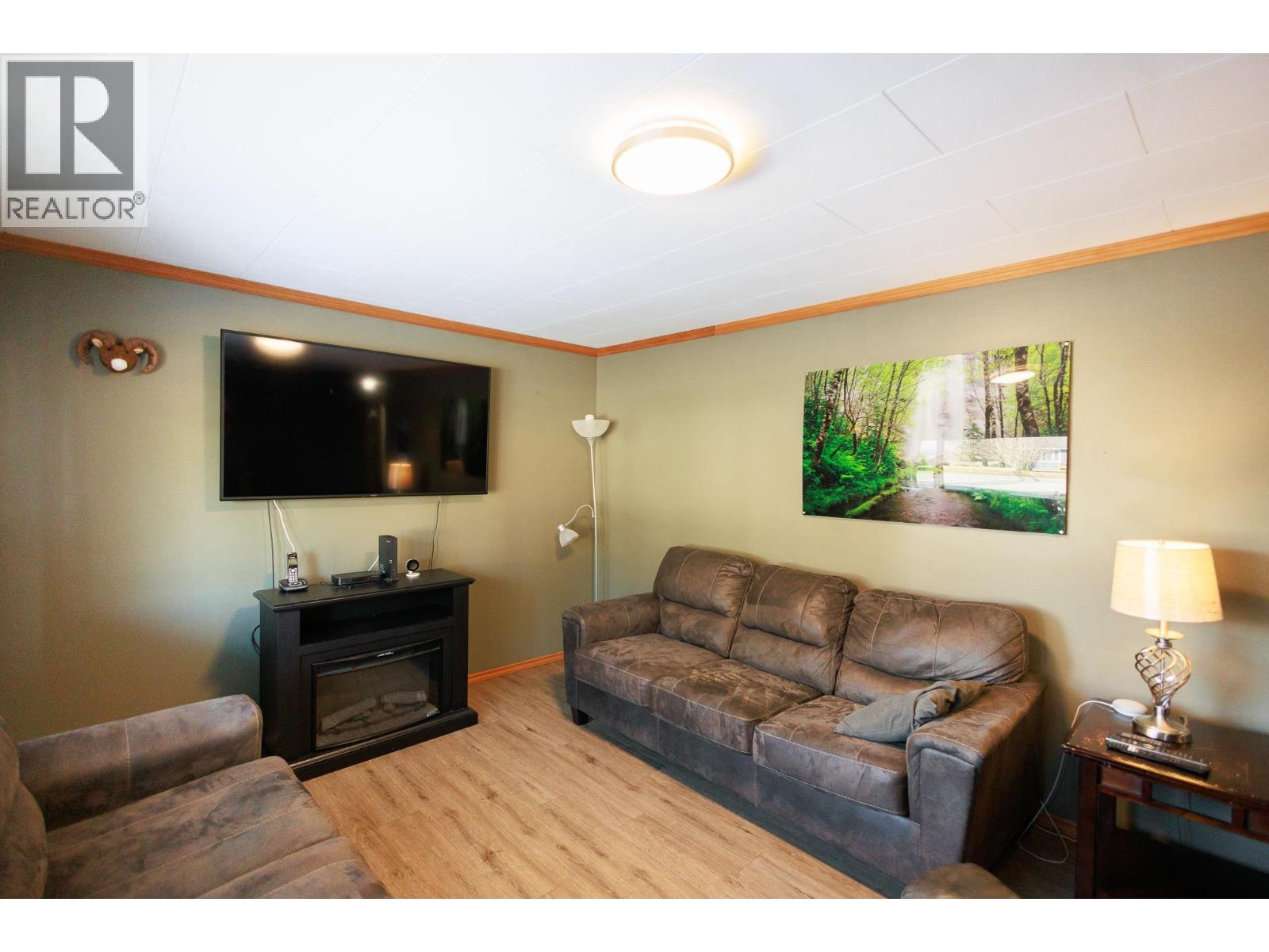 4937 PARK Avenue, Terrace