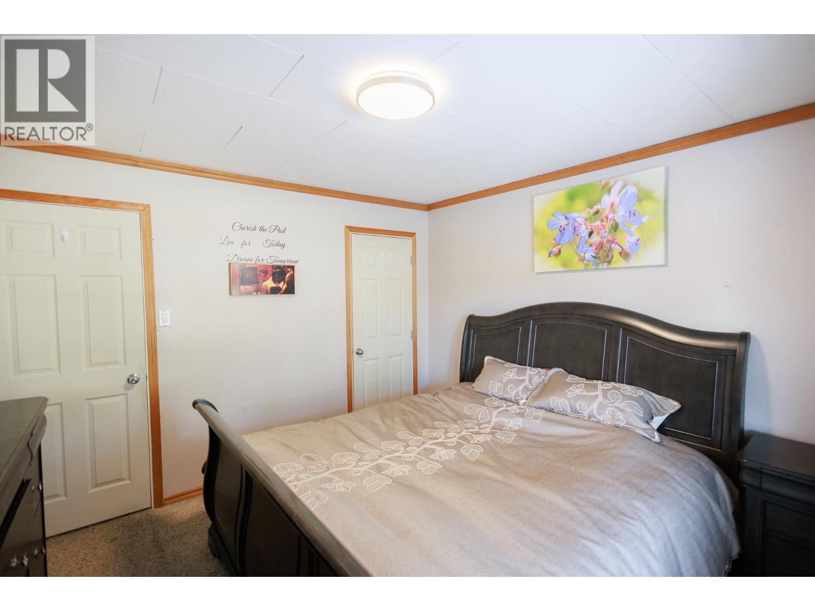 4937 PARK Avenue, Terrace