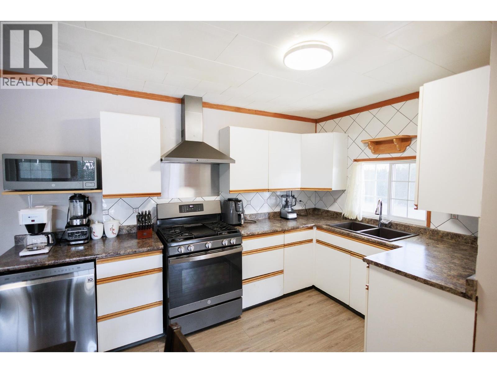 4937 PARK Avenue, Terrace