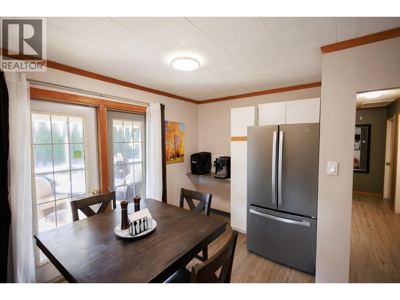 4937 PARK Avenue, Terrace