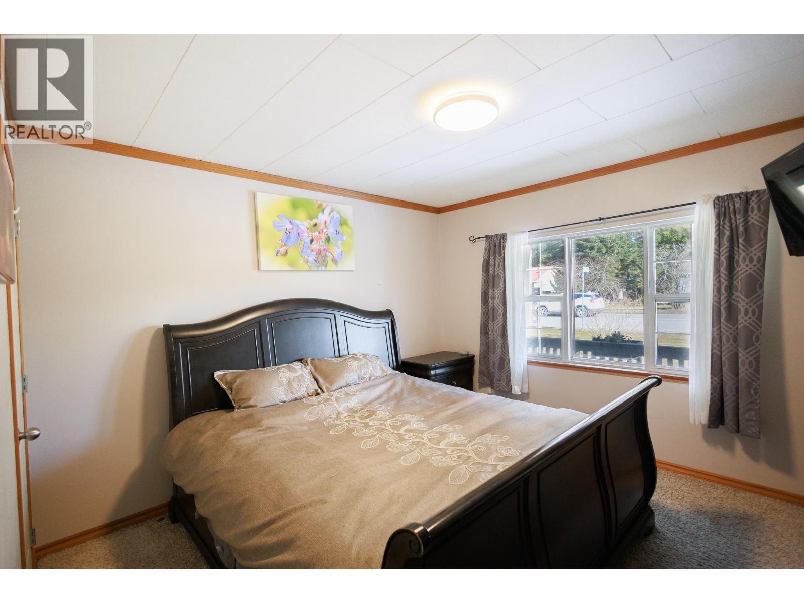 4937 PARK Avenue, Terrace