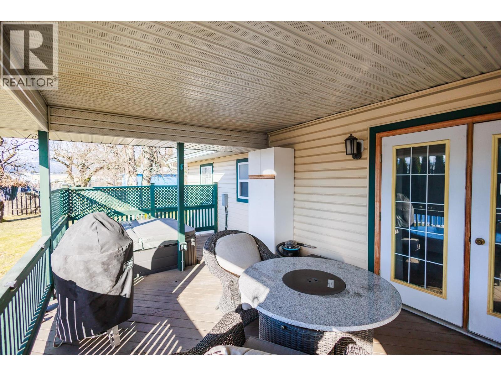 4937 PARK Avenue, Terrace