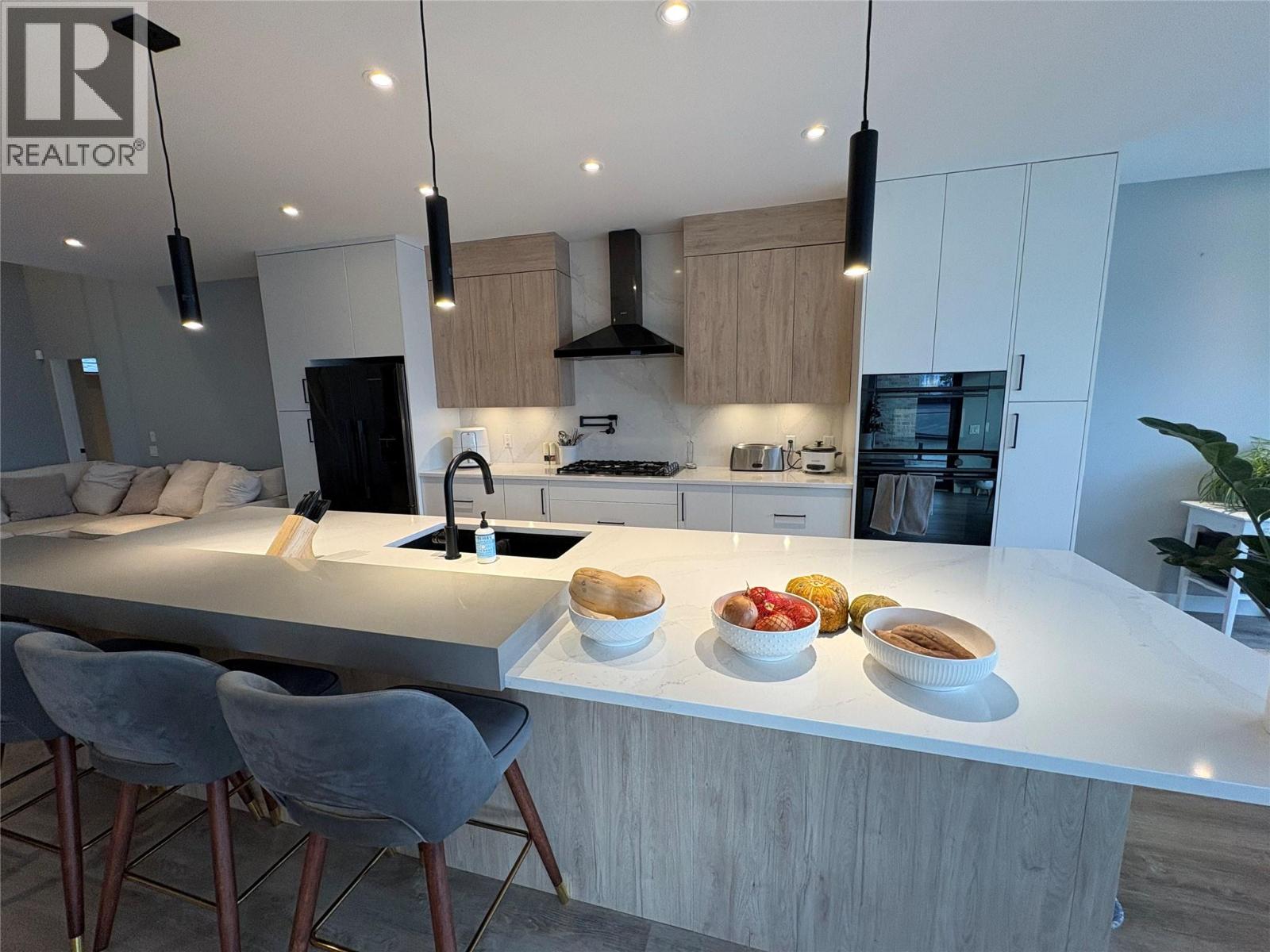  547 Hawes Court, Kelowna