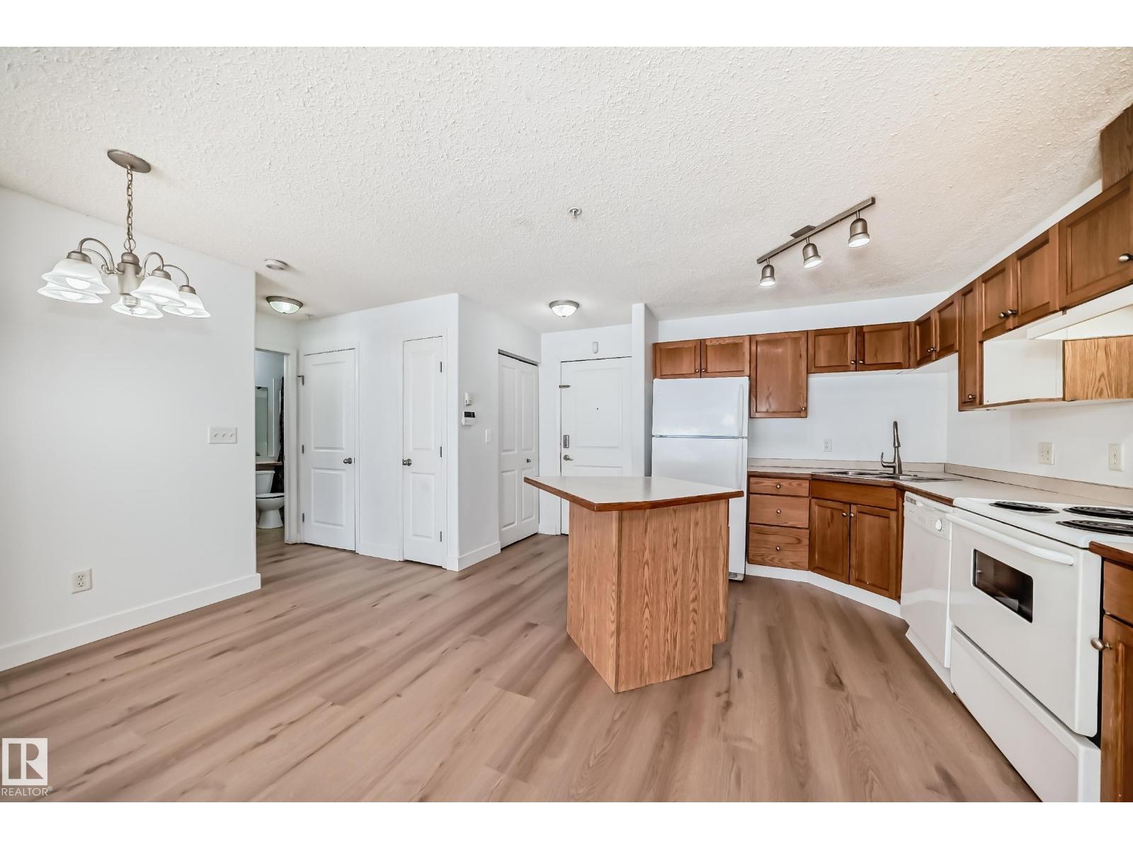#126 16221 95 ST NW - 11