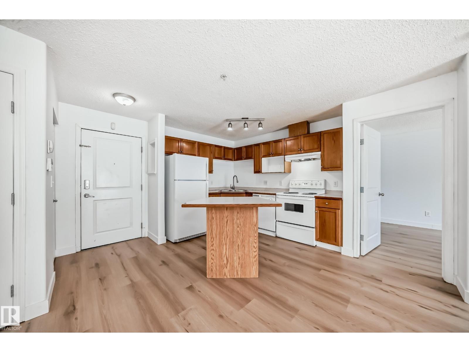 #126 16221 95 ST NW - 8