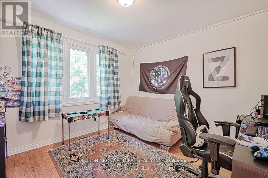 8 ELMSLEY DRIVE - 30