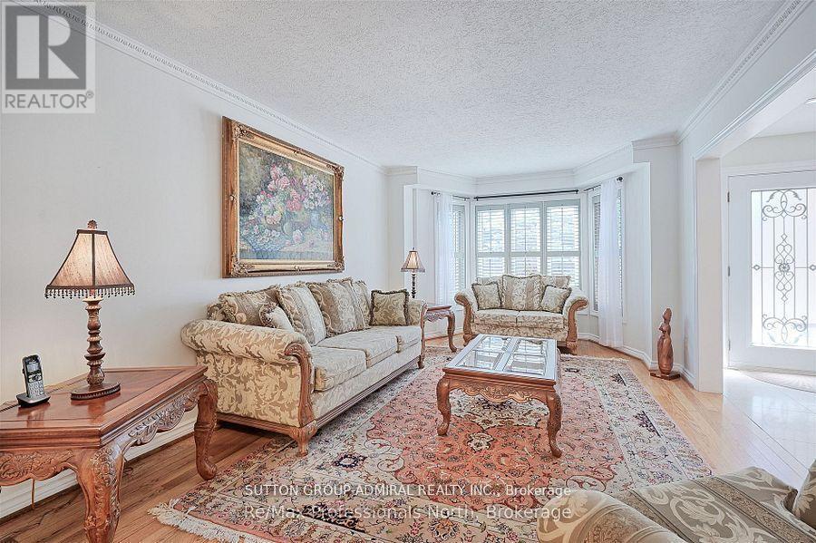 8 ELMSLEY DRIVE - 8