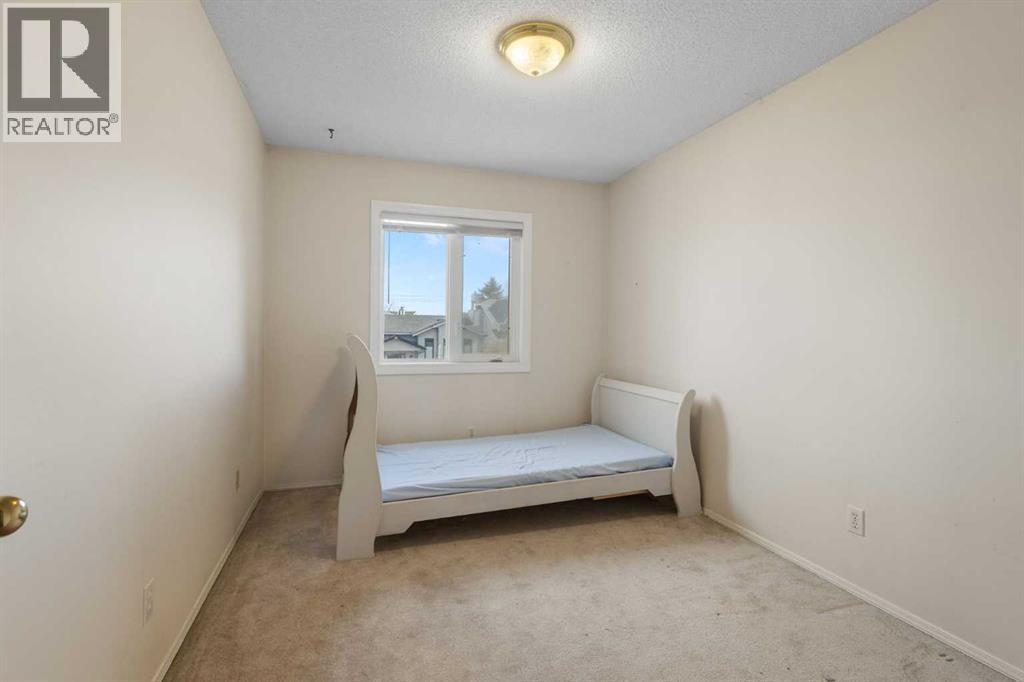 Single Family House for Sale in  Riverside Way SE Riverbend Calgary 