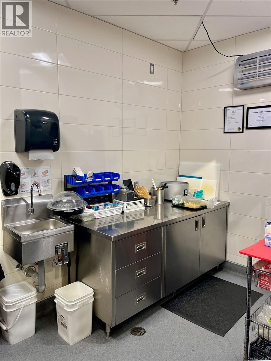 280 Island Hwy E, Parksville