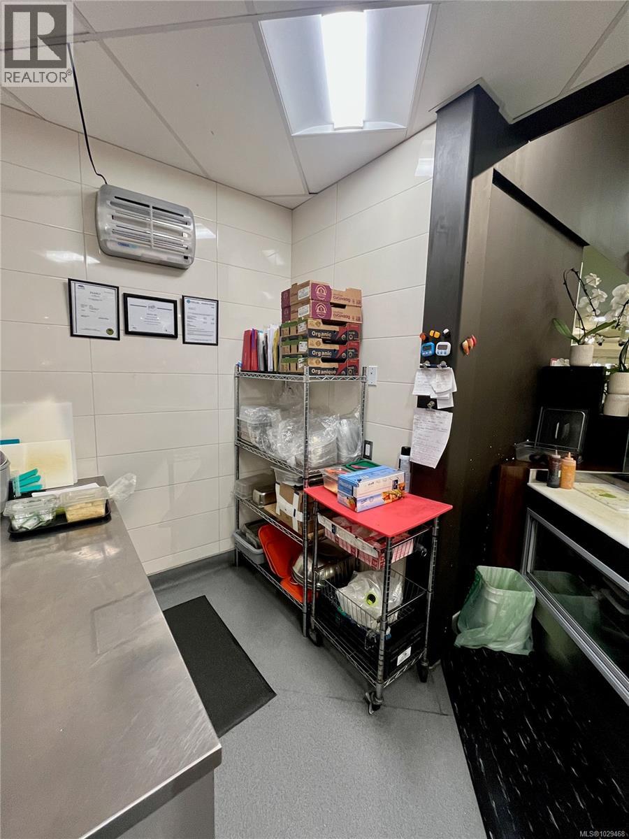 280 Island Hwy E, Parksville