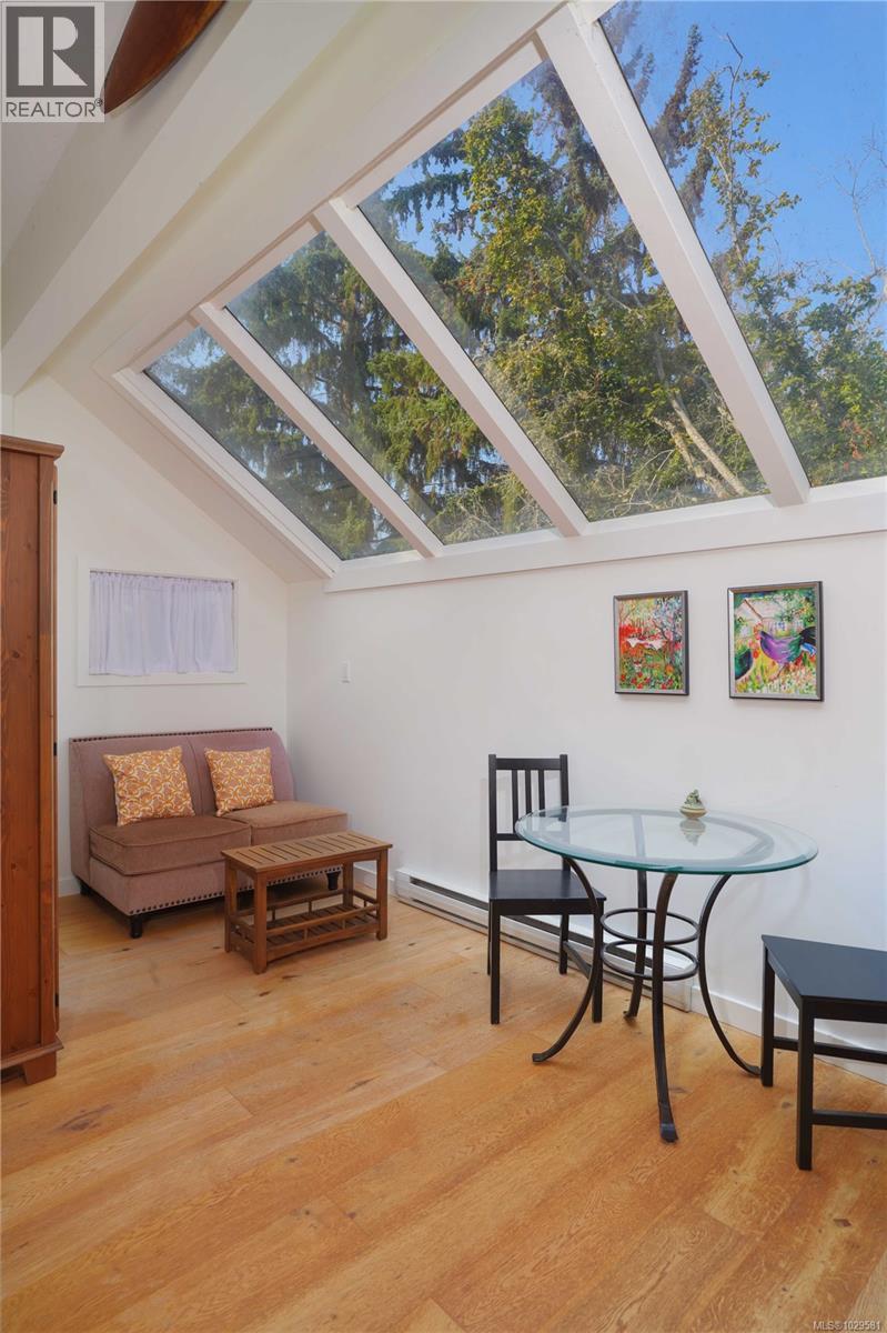  270 Price Road, Salt Spring