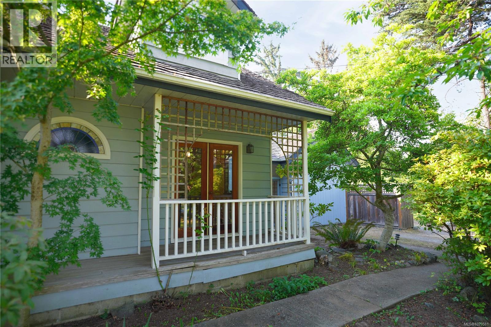  270 Price Road, Salt Spring