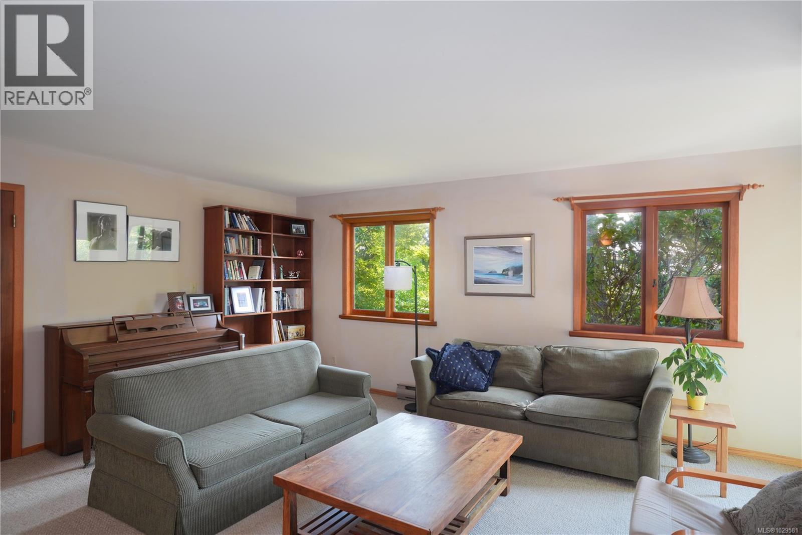  270 Price Road, Salt Spring