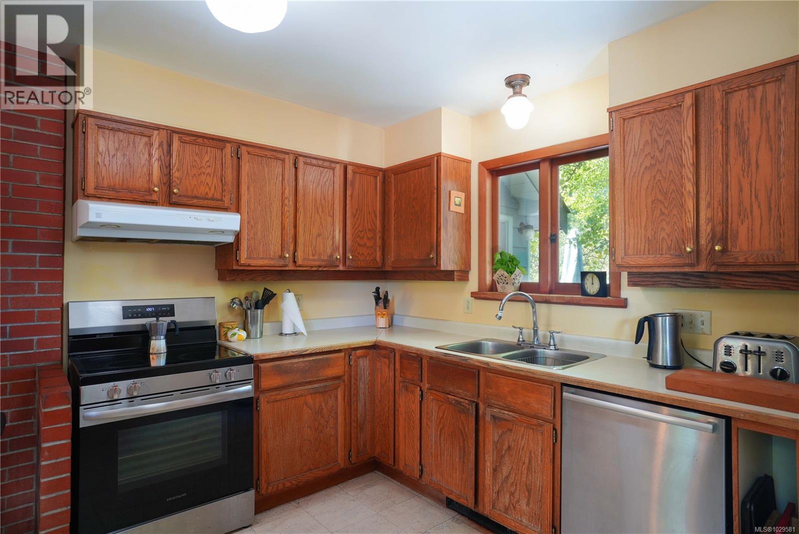  270 Price Road, Salt Spring