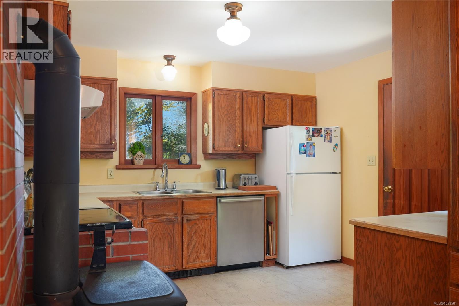  270 Price Road, Salt Spring