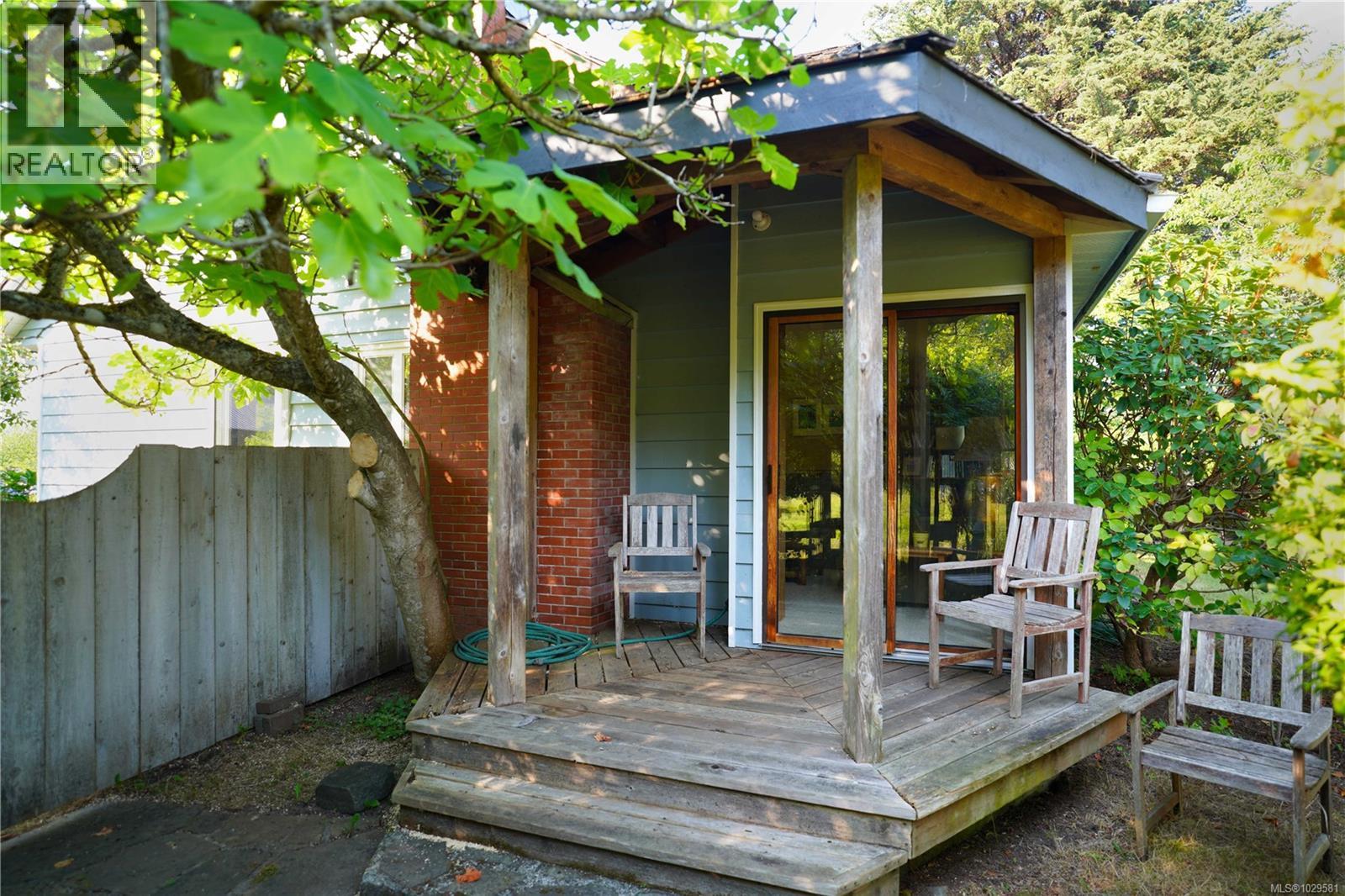  270 Price Road, Salt Spring