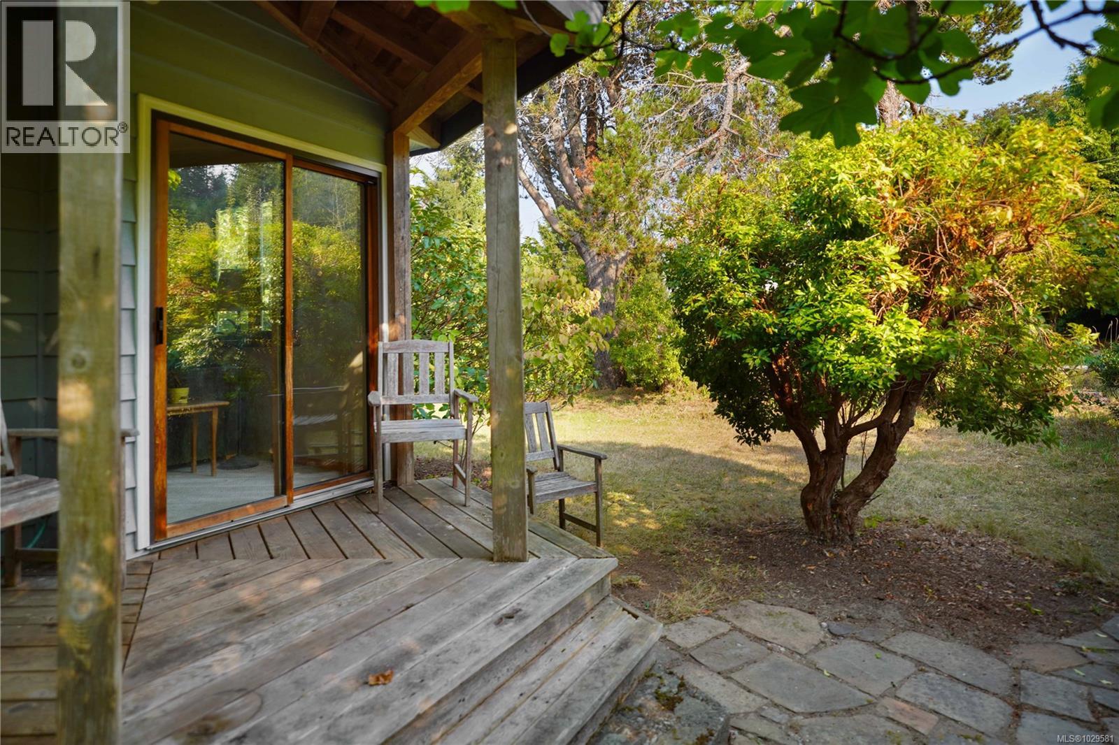  270 Price Road, Salt Spring