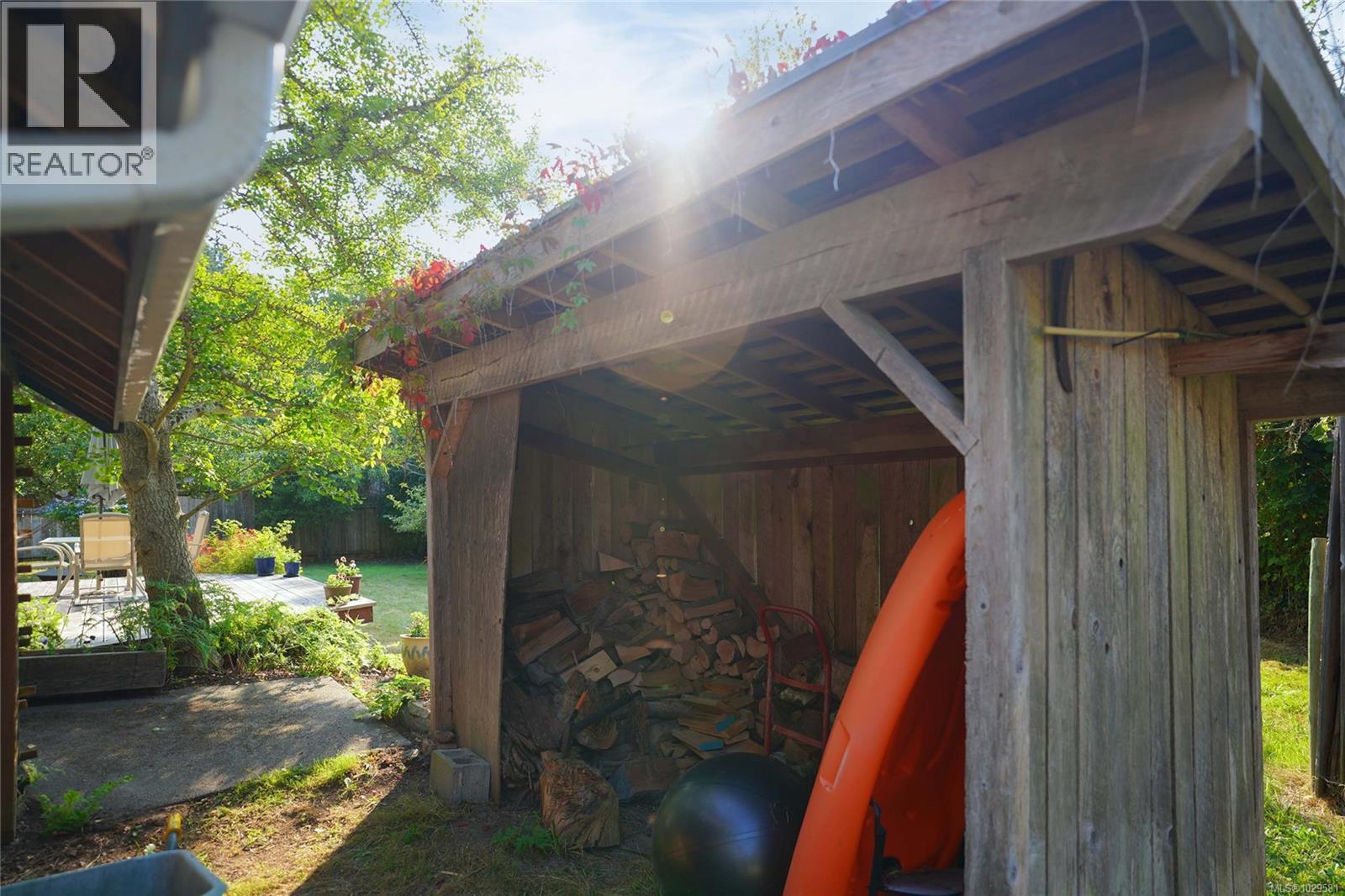  270 Price Road, Salt Spring