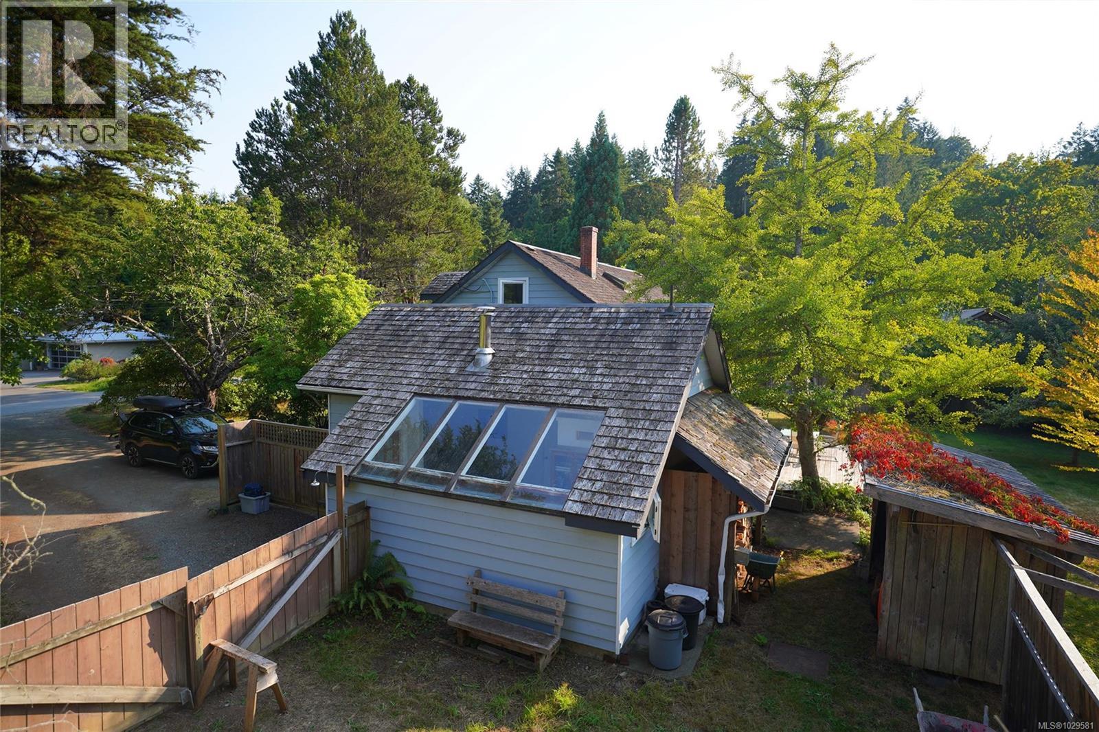  270 Price Road, Salt Spring