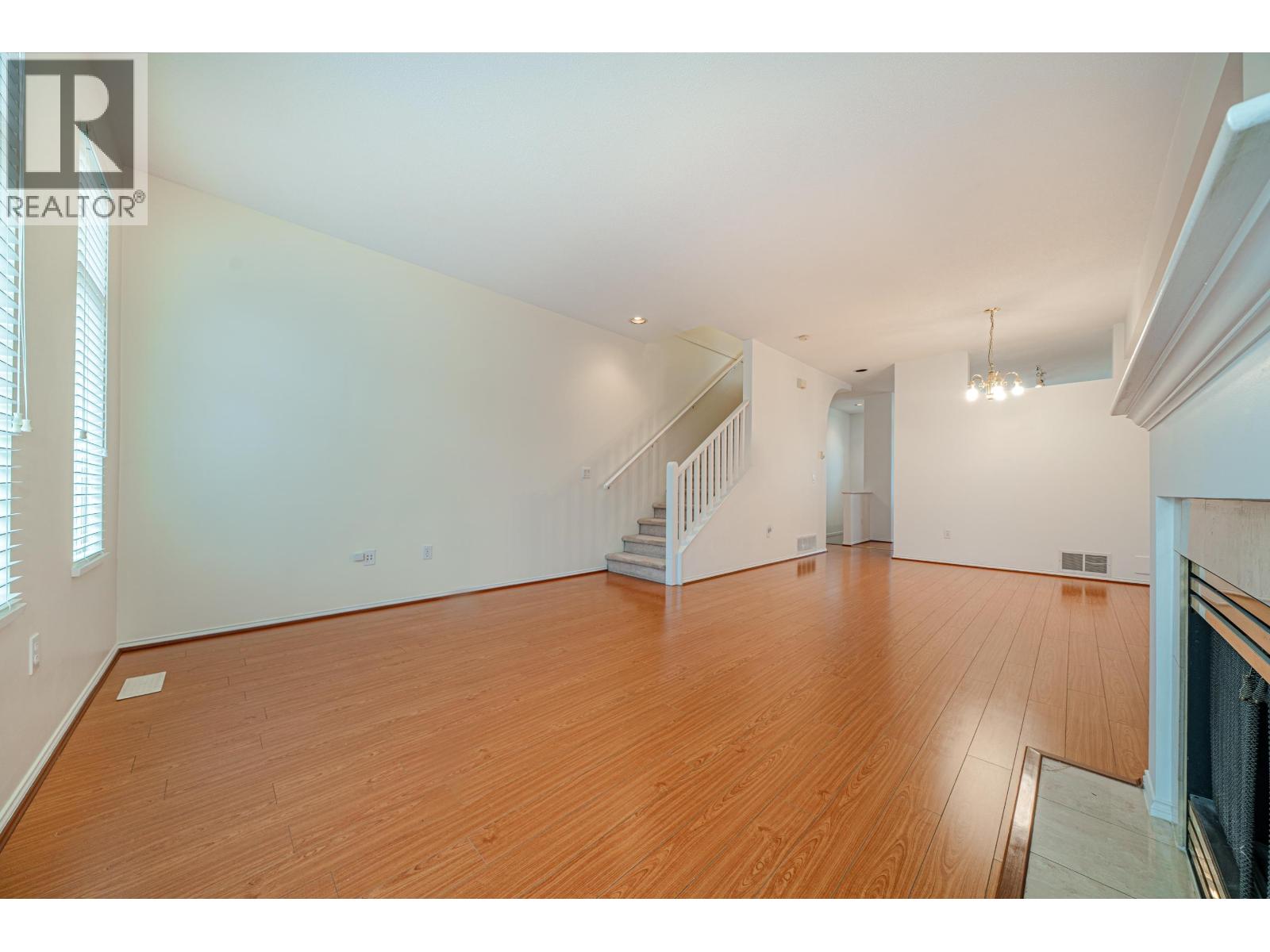 83 3711 ROBSON COURT