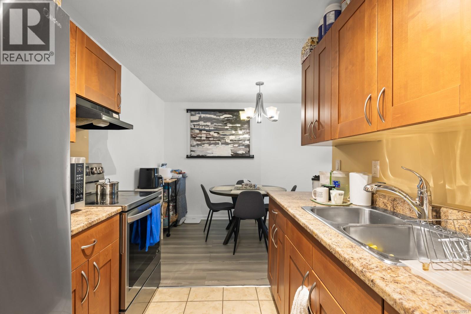 215 3255 Glasgow Avenue, Saanich