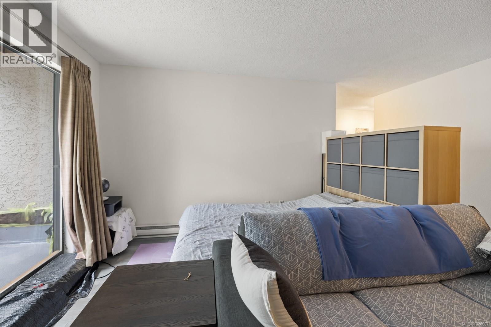 215 3255 Glasgow Avenue, Saanich