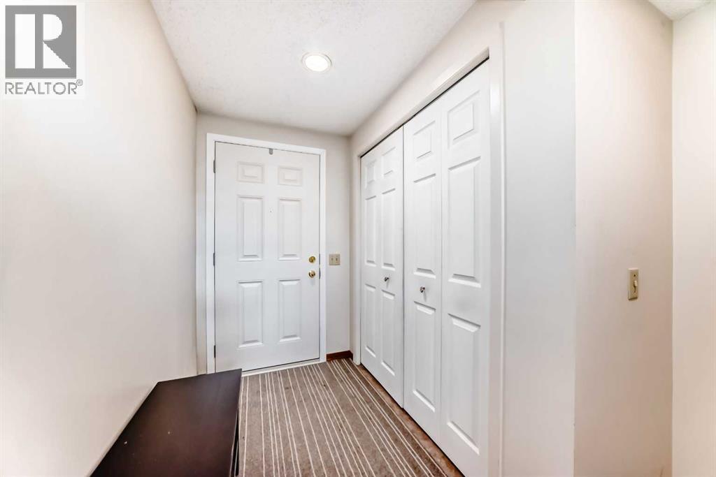 Single Family House 4 Level for Sale in  Point Mckay Gardens NW Point McKay Calgary 