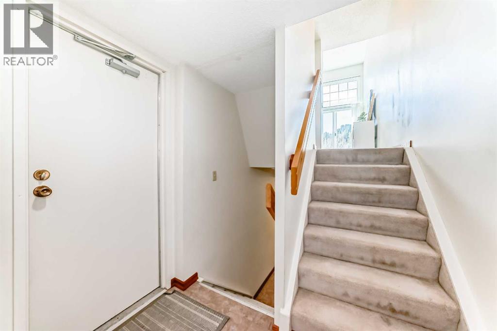 Single Family House 4 Level for Sale in  Point Mckay Gardens NW Point McKay Calgary 