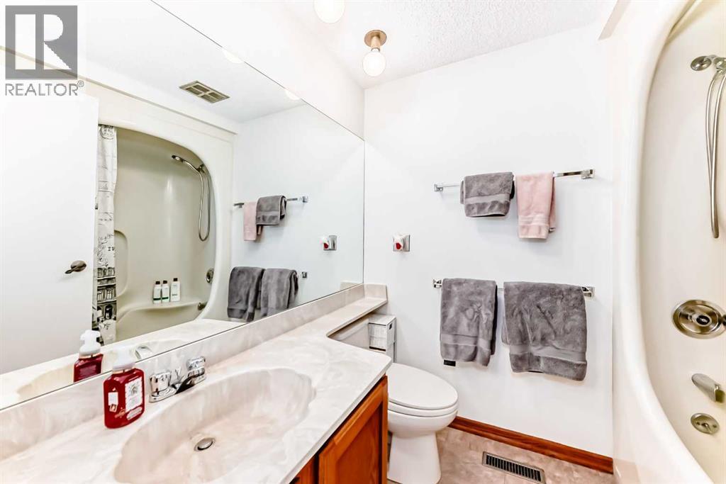 Single Family House 4 Level for Sale in  Point Mckay Gardens NW Point McKay Calgary 